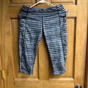 SUMMER. ATHLETA CROPPED LEGGINGS